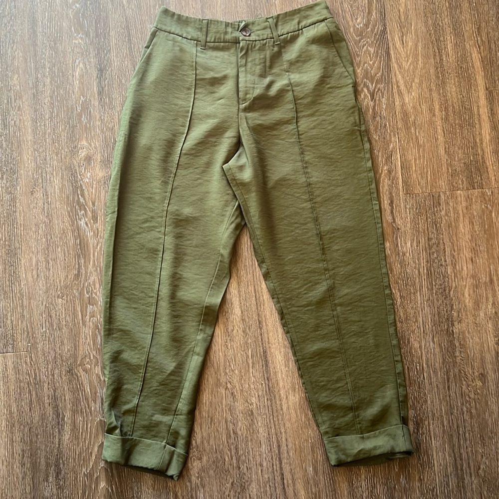 A New Day Women’s Size 10 Pants. Beautiful Hunter Green/Olive Color. 27” inseam.
